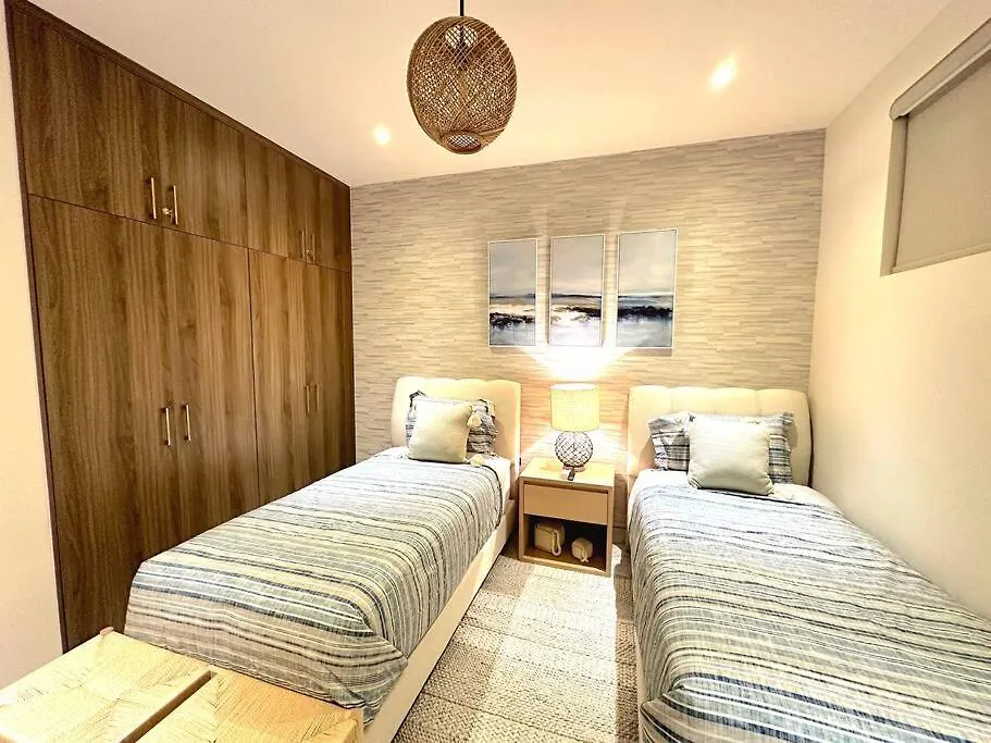 Fully Equipped 3 Bedroom Luxury Apartment elérhetőségei